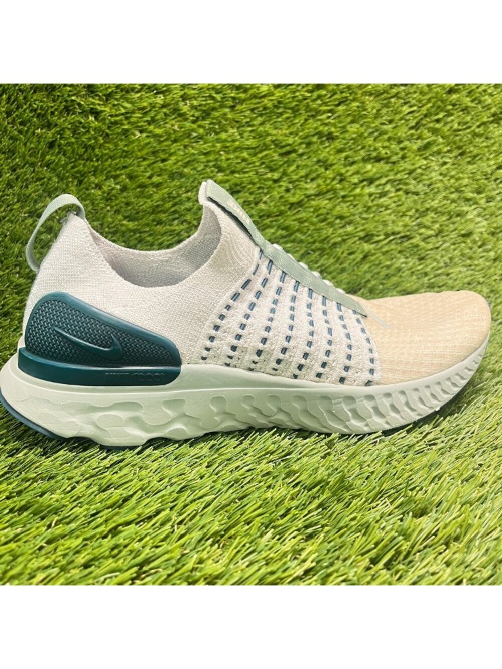 Nike React Phantom Run Flyknit 2 Womens Size 9 White Teal Running Shoes Sneakers